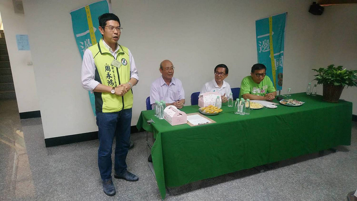 周永鴻（左一）是林佳龍嫡系子弟，初次投入市議員選舉。 圖：台中市議員李天生/提供