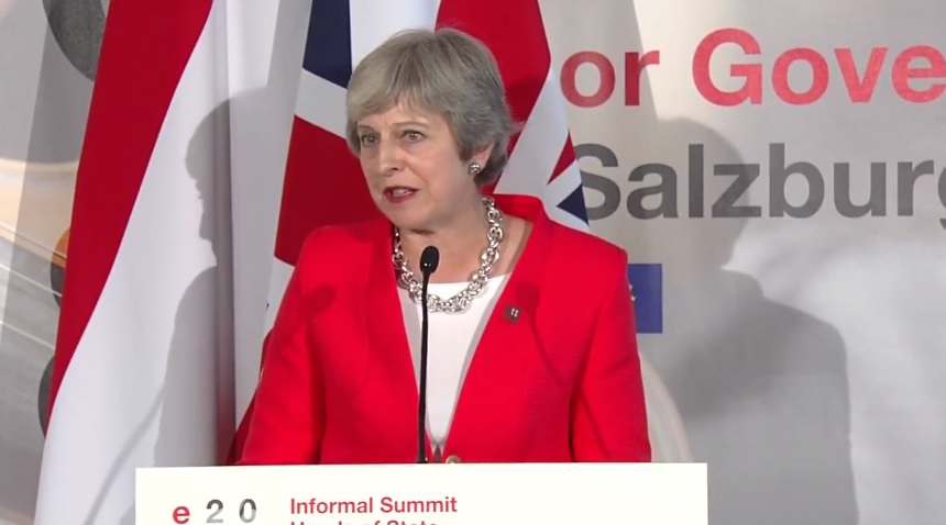 英國首相梅伊直接向歐盟各國領袖喊話，盼能放下可能撕裂英國且「令人難以接受」的脫歐條件。 圖：翻攝BBC直播影片