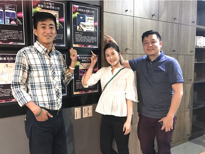左起為拓熙（To See）業務總監李縢、行銷總監李詠琁、及創辦人劉冠廷。  圖：創夢實驗室