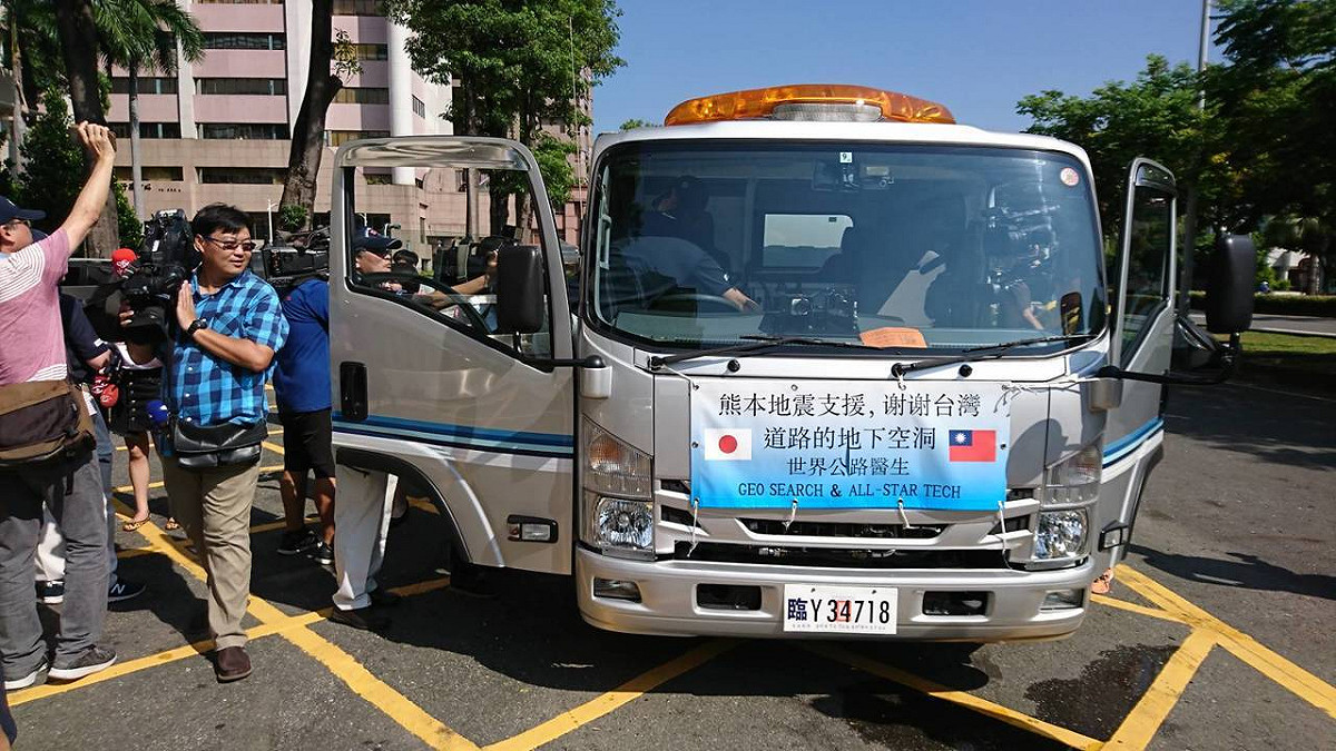 雷達車這兩天一共探測高雄市70餘公里的道路，初步判定高雄市區道路還不錯。 圖：高雄市工務局/提供