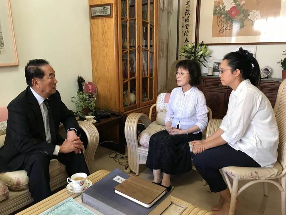 楊母接著上傳宋楚瑜前來致哀的照片。 圖：翻攝自臉書
