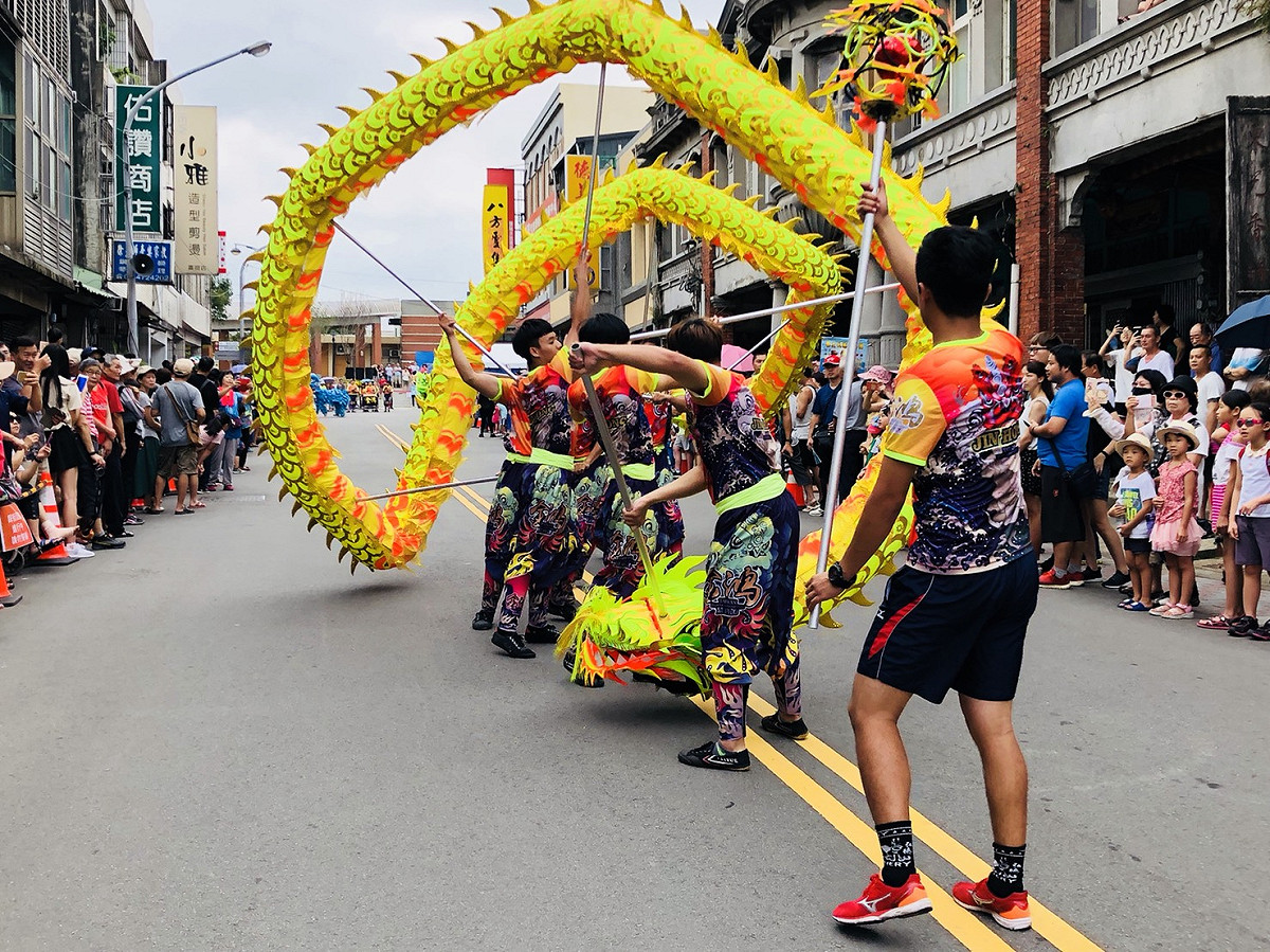桃園在地「金鴻醒獅團」以最原汁原味的舞龍舞獅振奮人心。 圖：桃園市政府文化局提供