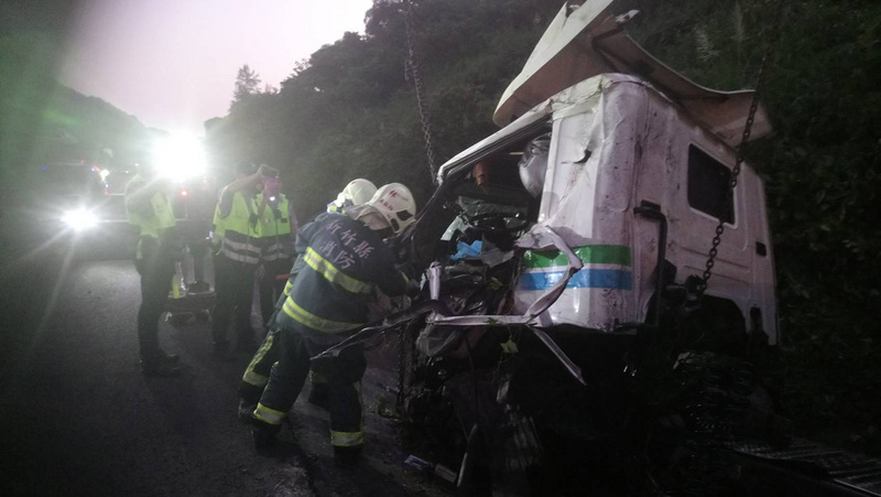 今（22）天凌晨在國道3號北上84.4公里處發現死亡車禍，54歲邱姓駕駛不明原因翻車，當場死亡，詳細事故發生原因待調查釐清。 圖：新竹縣府/提供