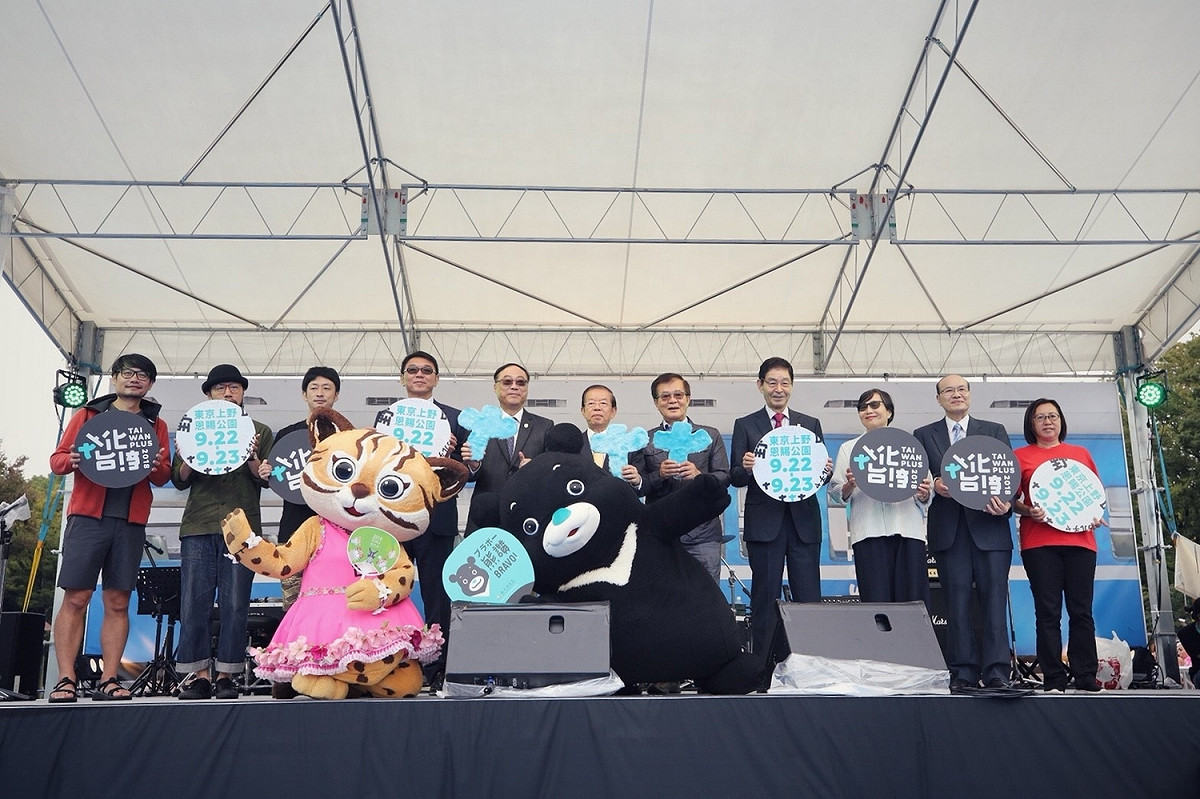 今(22)日在東京上野恩賜公園，舉辦「Taiwan Plus 2018 文化台灣」市集活動，現場文創商品展示台灣的軟實力。 圖：中華文化協會提供