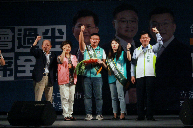 台中市長林佳龍說，施志昌是個不可多得的人才。 施志昌競選總部/提供