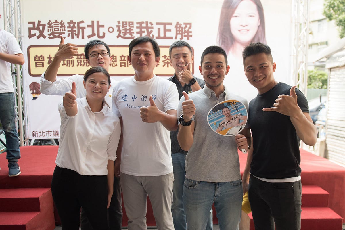 時代力量新北市議員候選人曾柏瑜（左下）於新店成立競選總部，今（23）日舉辦開幕茶會。 圖：曾柏瑜競選辦公室提供