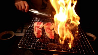 疾管署副署長莊人祥說，民眾若戶外烤肉應防蚊，烤肉煙沒有驅蚊效果，應噴防蚊液。 圖：中央社