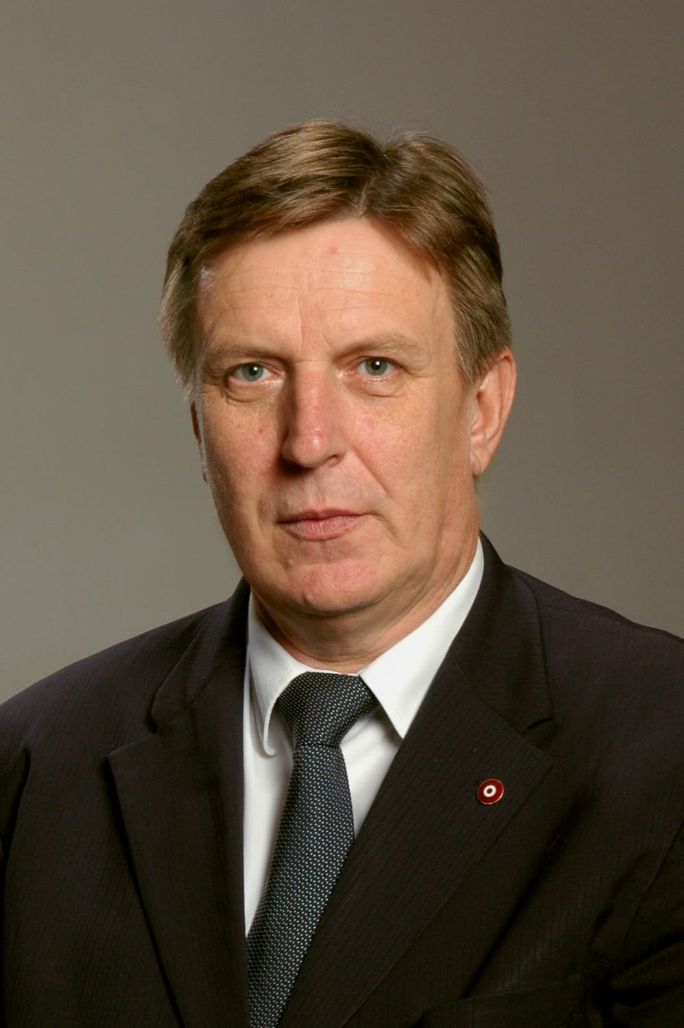 拉脫維亞即將在下個月舉行大選。總理古金斯基(Maris Kucinskis)矢言要打擊假新聞與網路攻擊。 圖：拉脫維亞總理古金斯基　 by Saeima　CC BY-SA 2.0