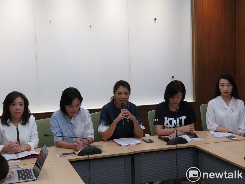 韓國瑜團隊上午召開「派九個立委！不如一個陳其邁市長候選人出來辯論！」記者會。 圖：趙婉淳／攝