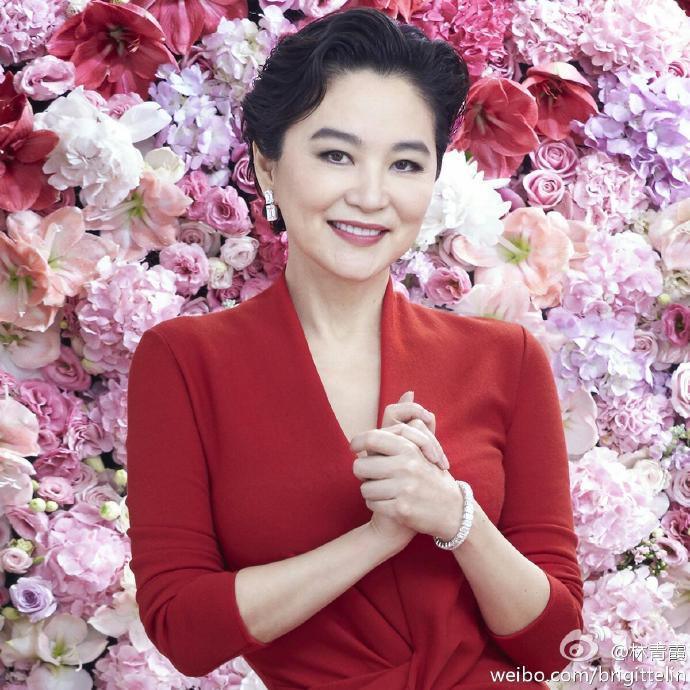 影壇巨星林青霞被爆料與香港富商邢李㷧婚變，拿到20億港幣的贍養費。 圖：翻攝自林青霞微博