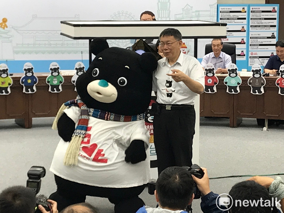 對於被爆料曾在餐敘上大談赴中國的「花名冊」事件，台北市長柯文哲今日說，抹黑、抹黃、抹紅輪流來，讓他覺得「很煩」。 圖 : 周煊惠 / 攝