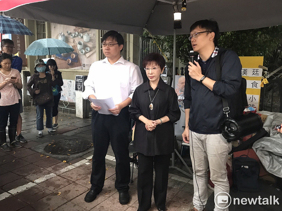 以核養綠領銜人黃士修下午召開「以核養綠再送件撤退記者會」。 圖：趙婉淳／攝