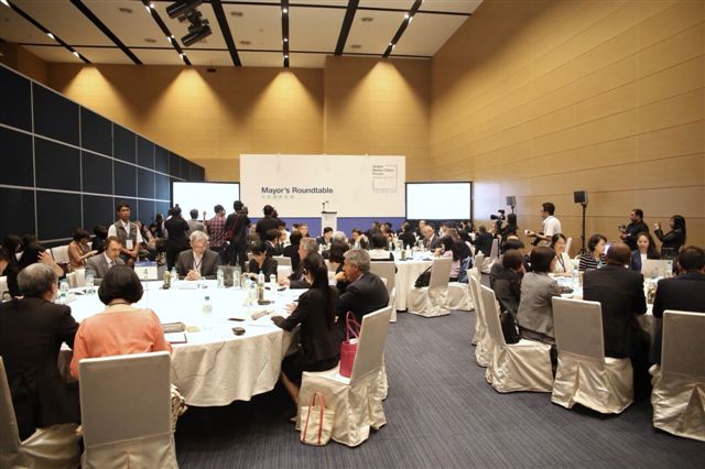 全球港灣城市領袖圓桌會議登塲，明(27)天閉幕儀式 ，將正式發表港灣城市宣言，向世界傳達全球港灣城市領袖心中的城市新未來。 圖：高雄市政府提供