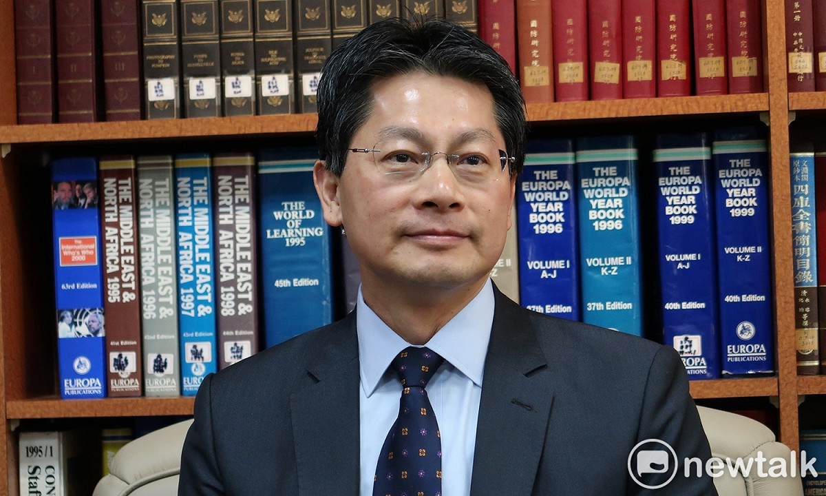 外交部今（18）日晚間表示，INTERPOL秘書長辦公室剛函覆我方，拒絕邀請我方參與大會，外交部對此表達強烈遺憾與不滿。圖為外交部發言人李憲章。 圖：新頭殼資料照片