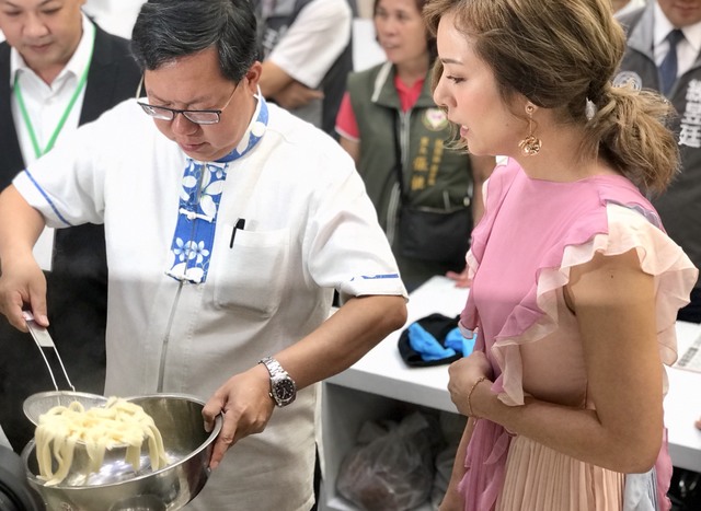 桃園市政府今年舉行「桃園食安嘉年華」，展現桃園在地美食的多元化。 圖：桃園衛生局/提供