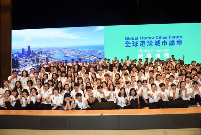 論壇3天議程吸引超過5500人次與會，許立明並感謝志工的熱心奉獻參與。厚植高雄的會展實力。 圖：高雄市政府/提供