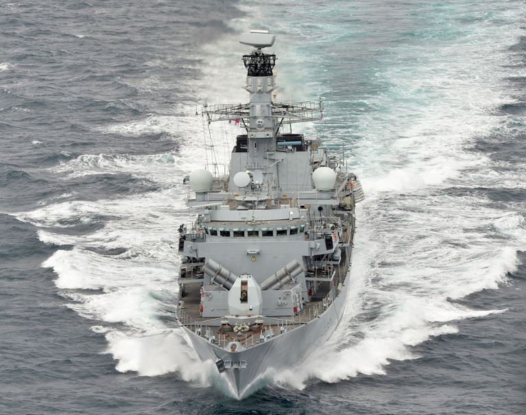 英國兩棲攻擊艦阿爾賓號（HMS Albion）上月自日本前往越南途中，行使自由航行權，駛近中國在西沙群島的基地，挑戰北京對南海的主權宣示。 圖 : 翻攝自NAVAL TODAY