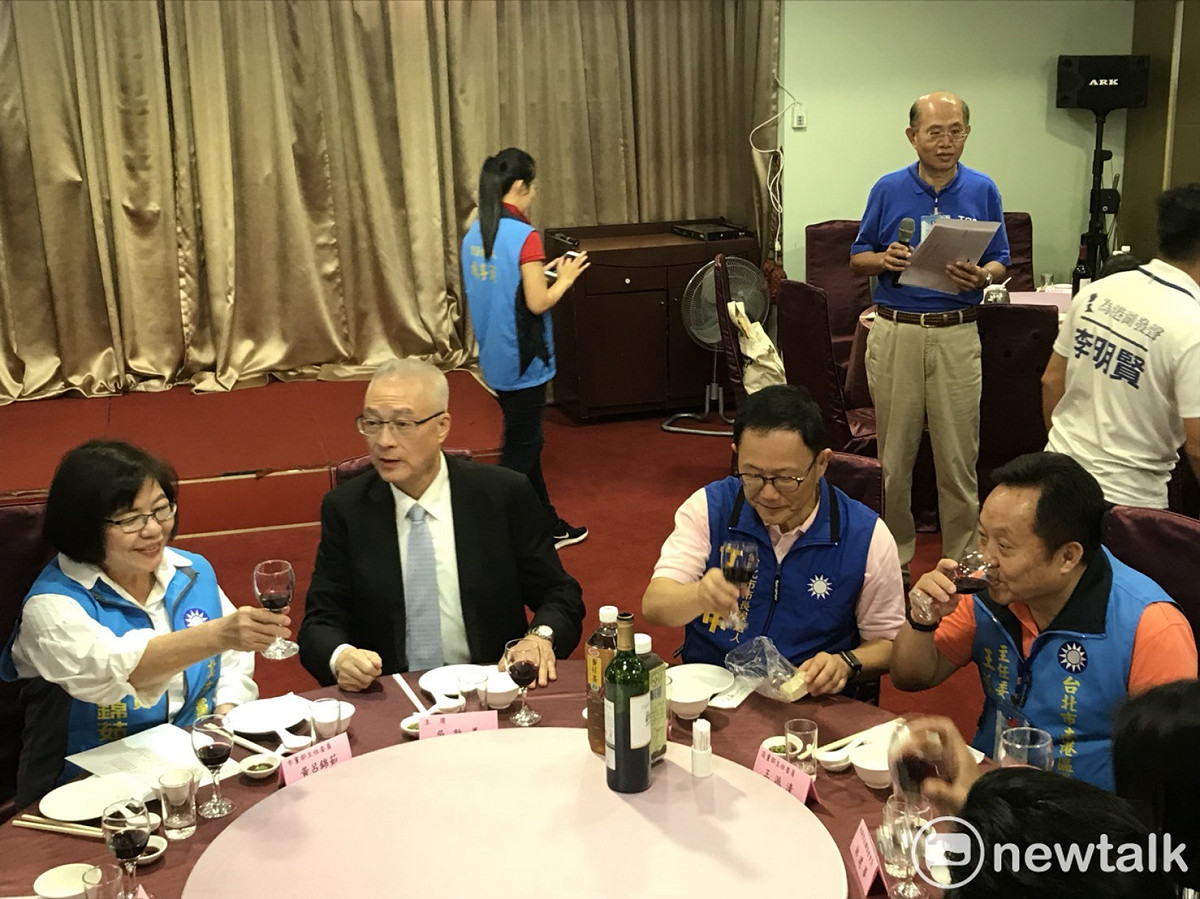 國民黨主席吳敦義今（28）天出席內湖、南港區里長座談會。 圖：趙婉淳／攝