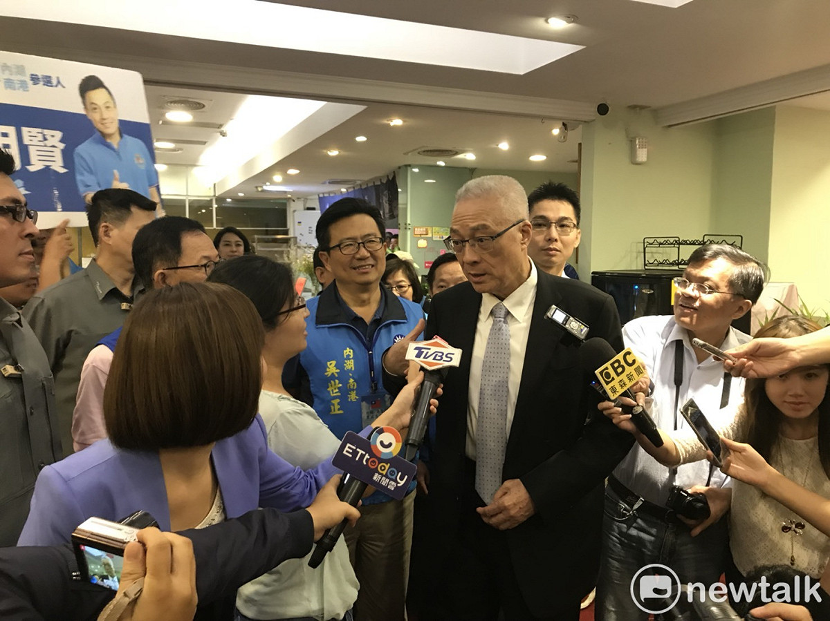 國民黨主席吳敦義今（28）天出席內湖、南港區里長座談會。 圖：趙婉淳／攝