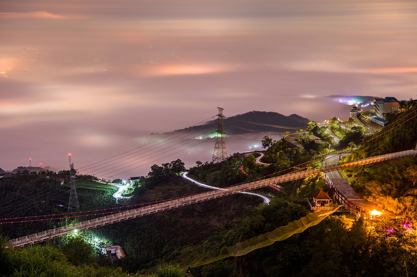 梅山的太平雲梯常因氣候改變景色。 圖：嘉義縣觀光局/提供