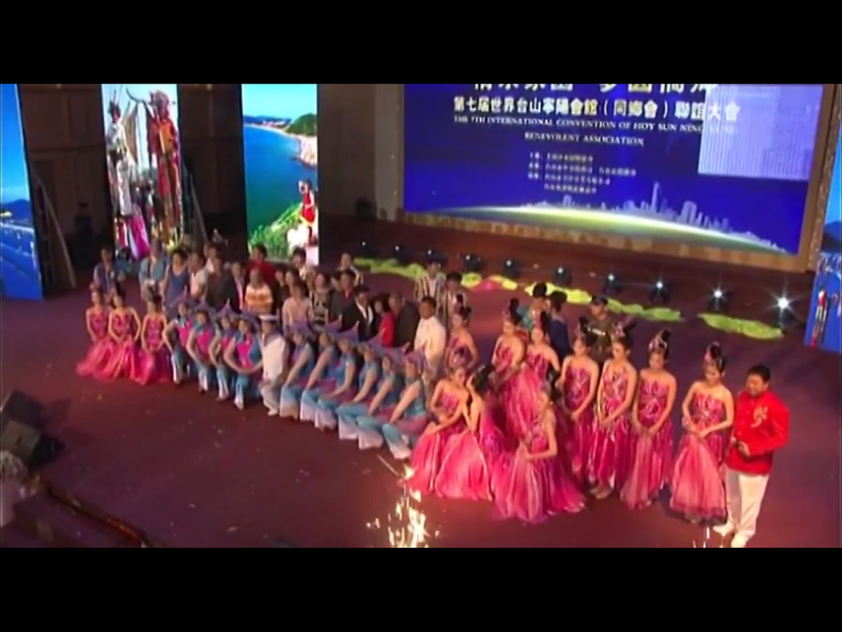 僑委會指出，近年來大量中國新移民湧入寧陽總會館，加上中國大陸極力拉攏寧陽總會館，「升掛五星旗也是意料中事」。 圖：翻攝自Youtube