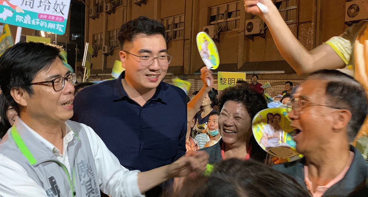 現場湧進五千名支持者，陳其邁表示高雄人的努力不容漠視，希望能跟大家一起攜手進步。 圖：陳其邁競選辦公室/提供
