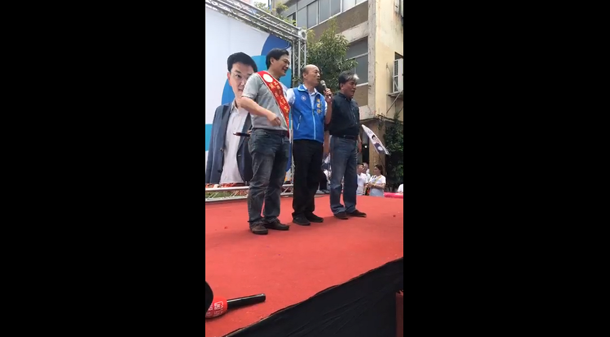 今韓國瑜出席市議員吳益政的競選總部成立大會，表示自己一個人對抗綠大藍小的高雄市很辛苦，對任何幫助、支持來者不拒。 圖：翻攝自吳益政 - 理想城市高雄市臉書粉絲頁