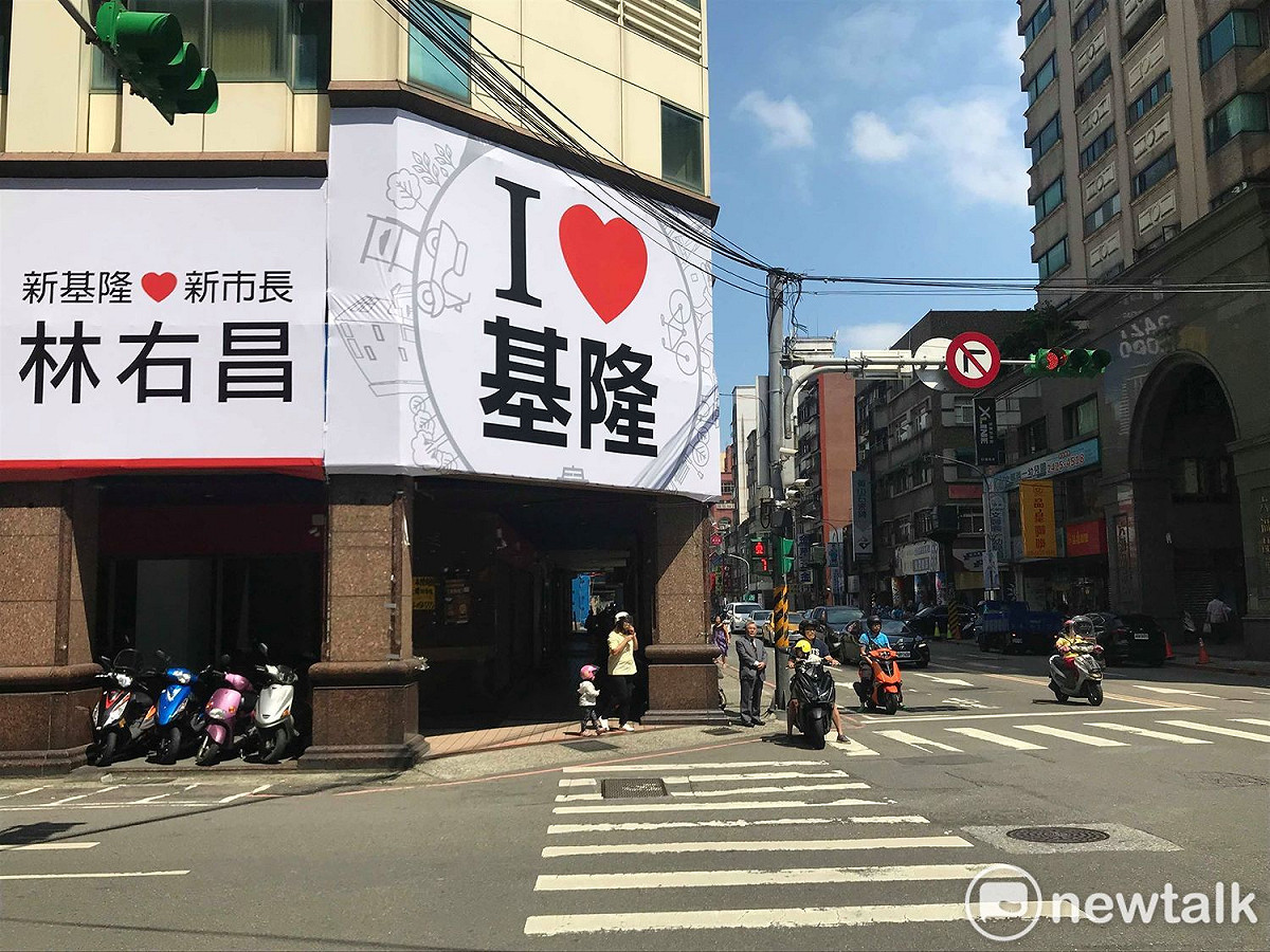 林右昌競選總部與謝立功競選總部設在義一路互相斜對面，火藥味十足。 圖：周煊惠 / 攝