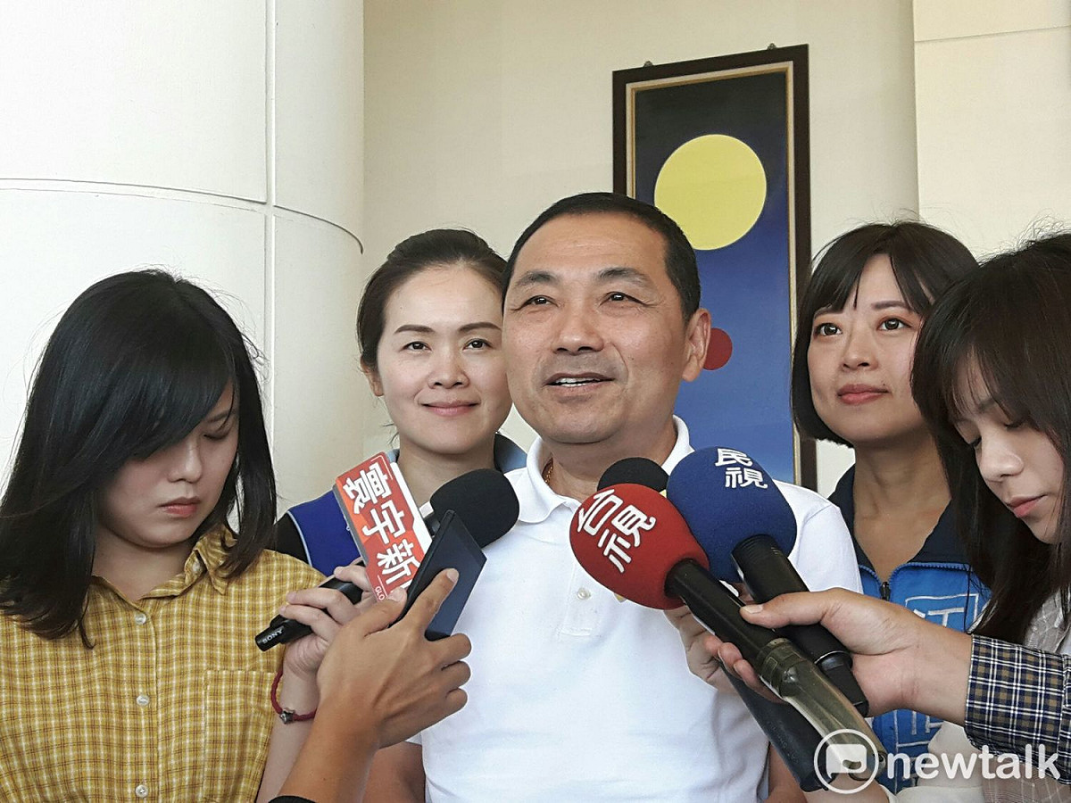 侯友宜指因為執政黨跟蘇貞昌立場反覆不定，浪費民脂民膏，讓台灣所有的經濟蒙受損失。 圖：林昀真／攝