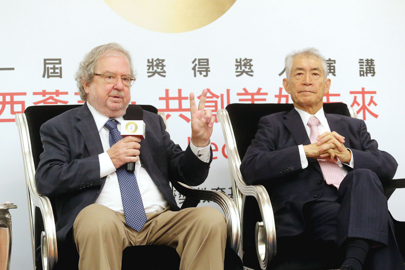 2018年諾貝爾獎1日揭曉醫學獎得主，由美國免疫學家艾利森（James P. Allison）（左）和日本免疫學家本庶佑（Tasuku Honjo）（右）獲得殊榮，兩人也同為首屆唐獎生技醫藥獎得主。 圖 : 中央社