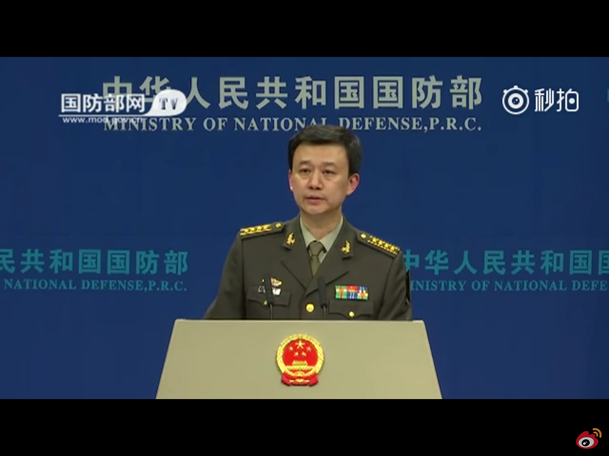 吳謙指出，中國尊重並維護各國依據國際法在南海享有航行和飛越自由，但堅決反對任何國家打著「航行自由」的幌子，行違法挑釁之實，威脅沿岸國主權和安全，危害地區和平與穩定。中國軍隊將堅定履行防衛職責，繼續採取一切必要措施，堅決捍衛國家主權安全，堅定維護地區和平穩定。 圖：翻攝自Youtube