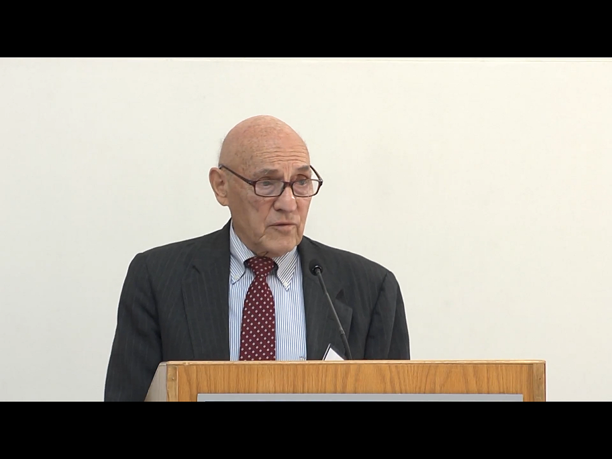 博思科(Joseph Bosco)曾任美國國防部長辦公室中國事務主任，他認為，美國應該與其西半球鄰國加拿大和墨西哥聯手，再與台灣的鄰國日本、新加坡及韓國合作，共同擬定一個經濟發展方案，用來至少抵消這16個國家「拋棄民主道德原則所換來的一部分金錢及就業獎賞」。 圖：翻攝自Youtube