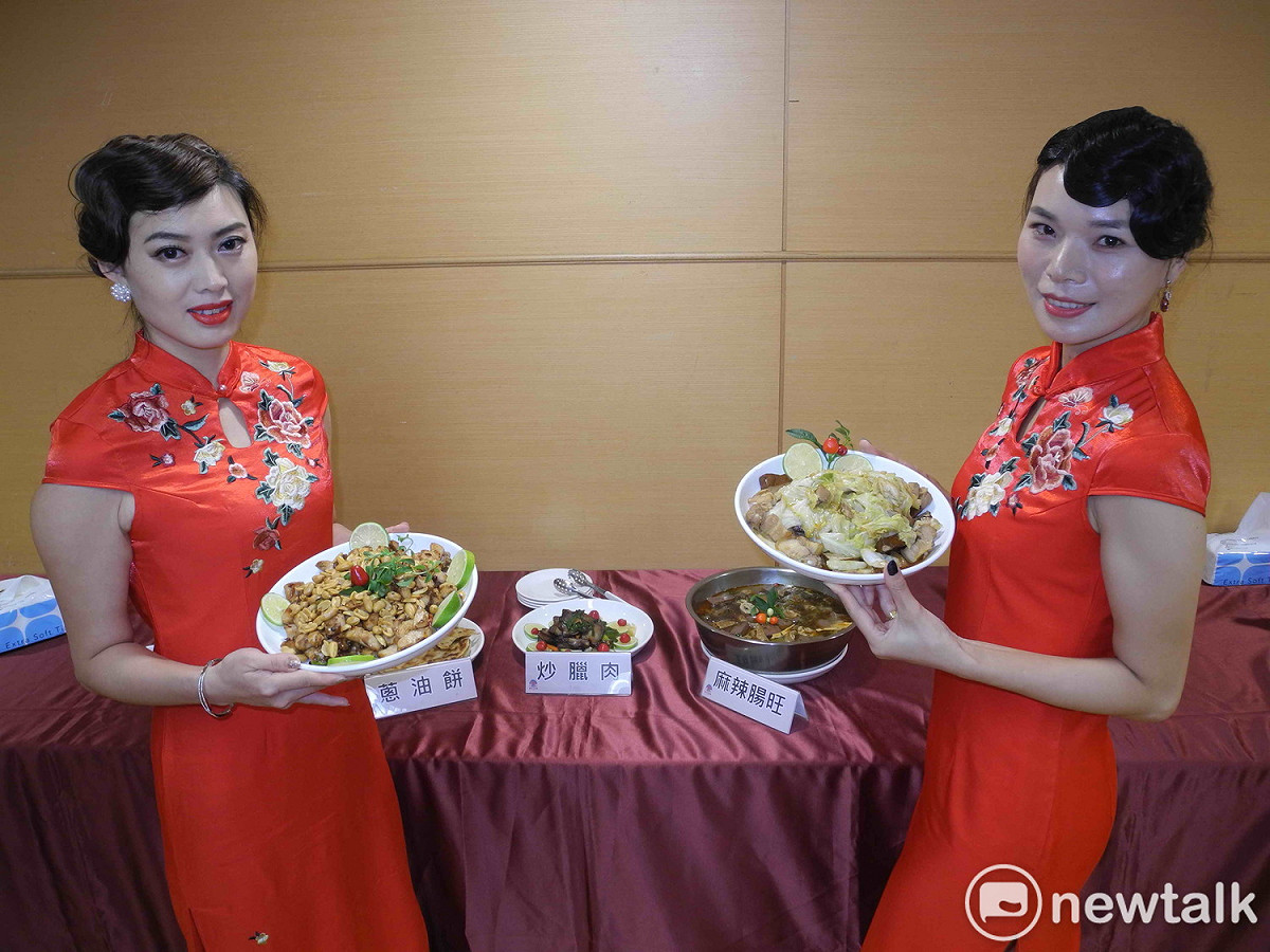 新北市眷村文化節提供香氣四溢的眷村美食，令人食指大動。             
 圖：王峻昌/攝