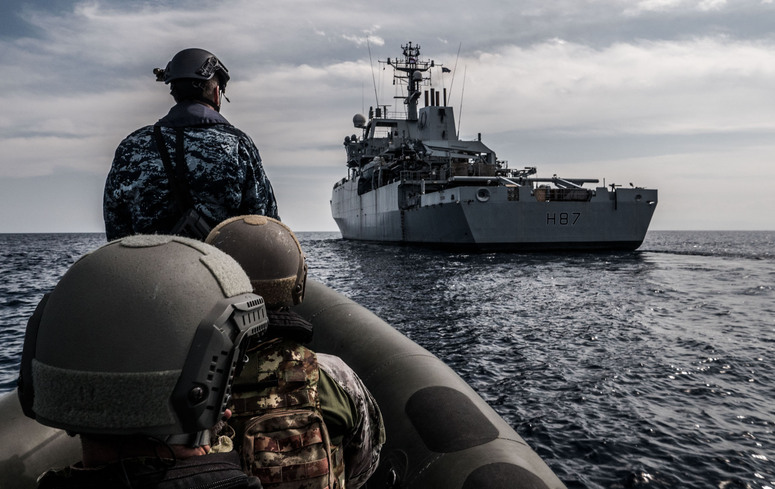 北約義大利與克羅埃西亞的聯合海上行動保衛隊，與英國戰艦。 圖：翻攝北約官網