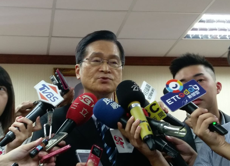 國防部長嚴德發今天到立院外交國防委員會進行業務報告。 圖：陳佩君／攝
