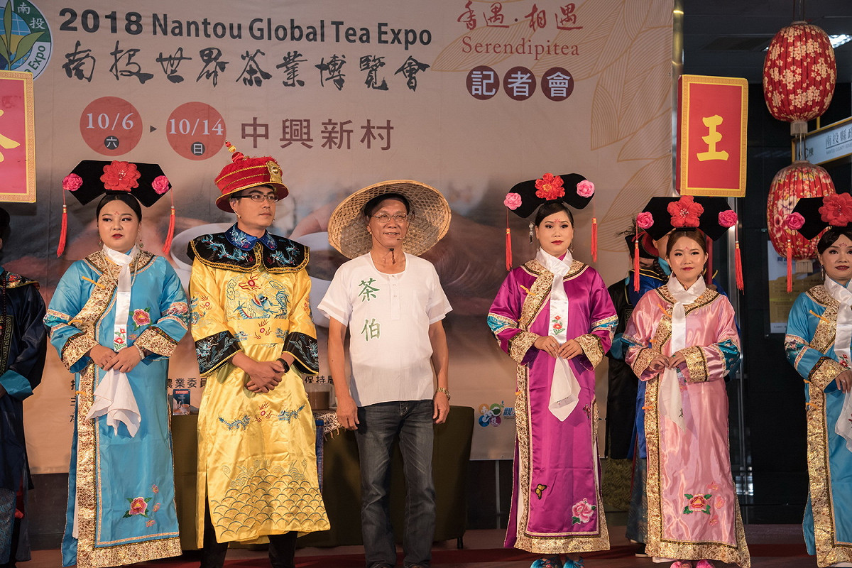 南投縣長林明溱以茶伯身分預告世界茶業博覽會的活動。 圖：南投縣政府／提供