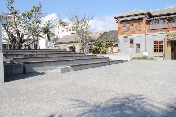 花蓮文化創意觀光園區，前身為舊酒廠，目前轉變為文藝展覽的空間。 圖：截自花蓮縣文化局網站