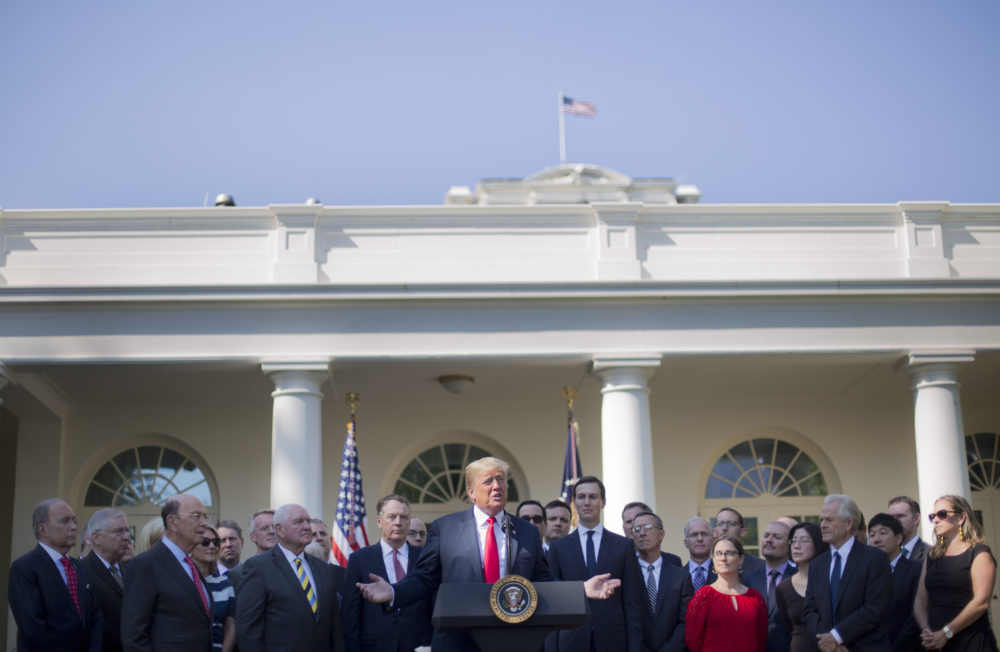 美墨加貿易協定（USMCA）對成員國與非市場化國家簽訂自由貿易協定設定阻礙。 圖 : 翻攝自wbur.org