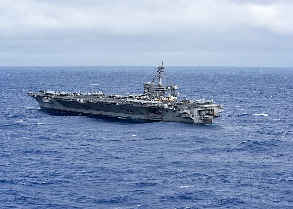 2017年2月14日，美國海軍航空母艦卡爾文森號號行經菲律賓海。 圖：翻攝美國海軍官網