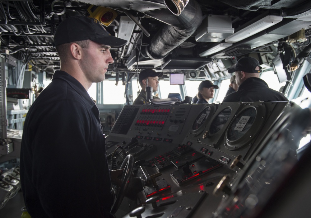美國海軍兩棲攻擊艦¬「USS Boxer」於2016年8月6日經過南海，支持印亞太地區的安全和穩定。 圖：美國海軍照片/Mass Communication Specialist 2nd Class Debra Daco
