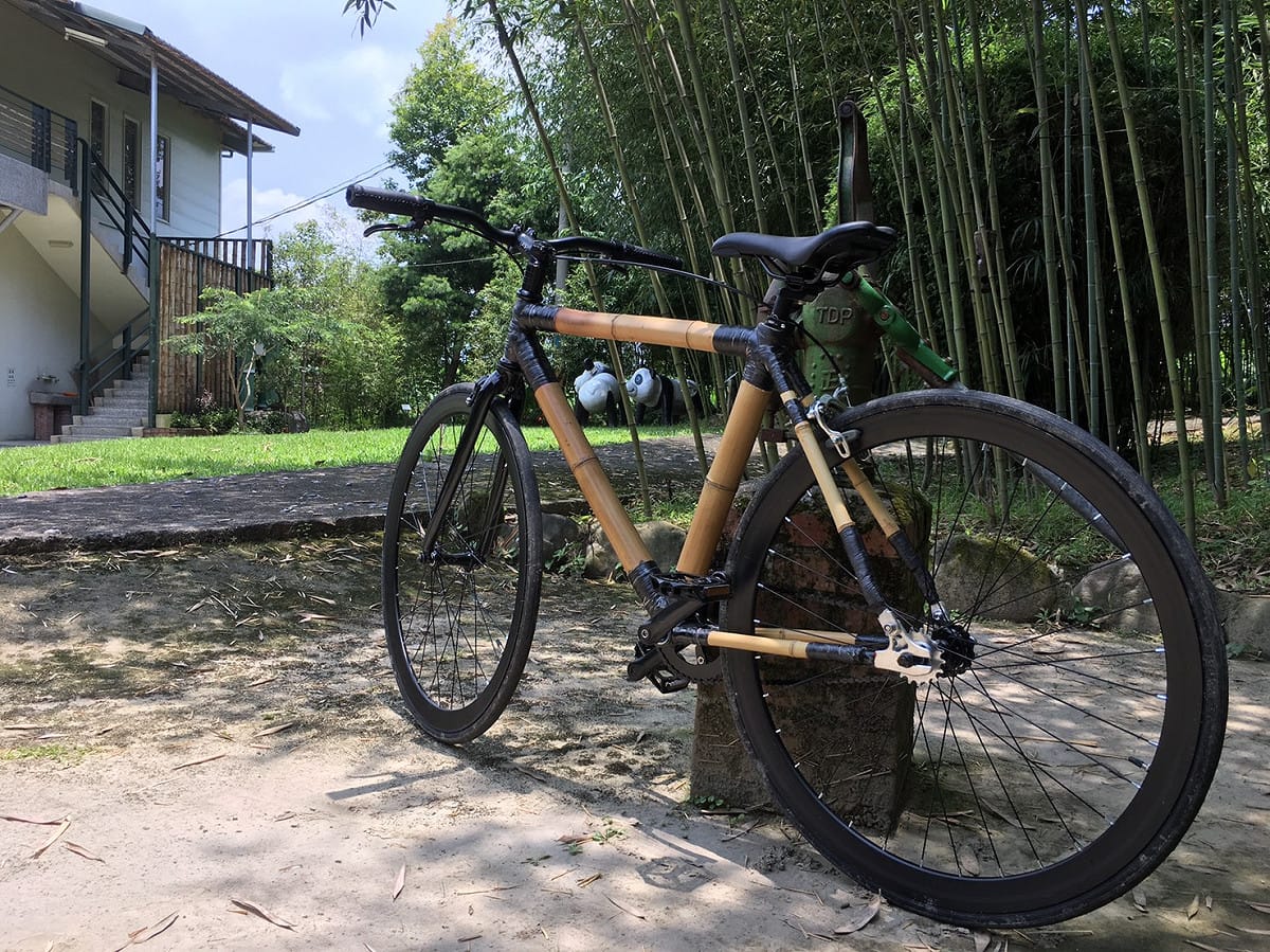 青竹文化園區內的竹製腳踏車，是個造型特別又方便的腳踏車。 圖：截自青竹文化園區官方網站