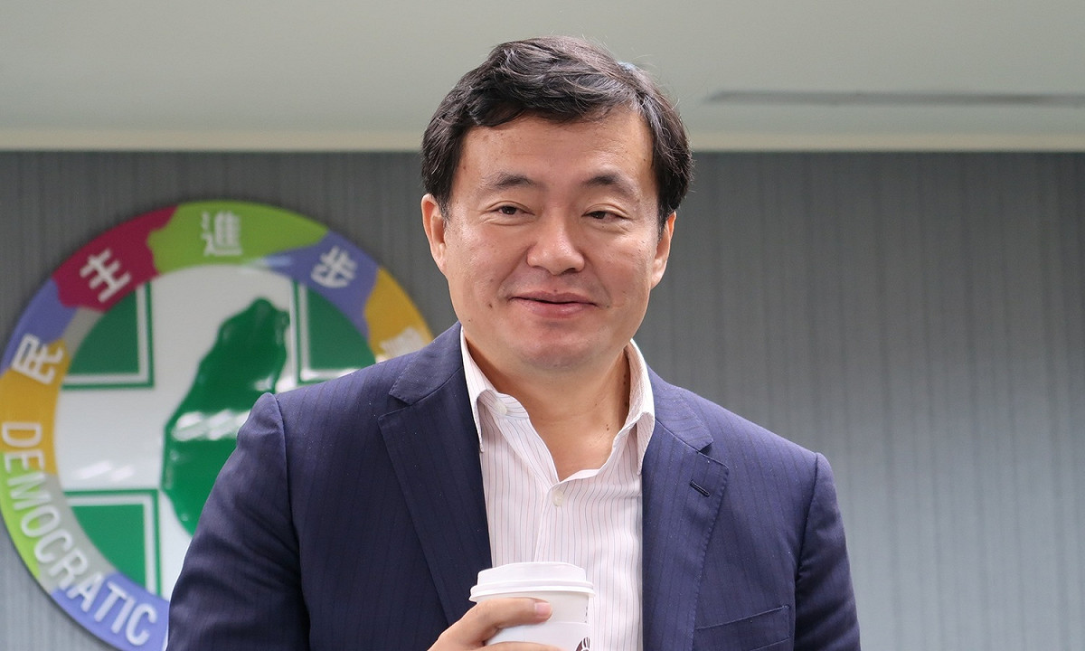 民進黨秘書長洪耀福4日表示，葛特曼來台百分之一萬與民進黨無關。 圖：林朝億/攝