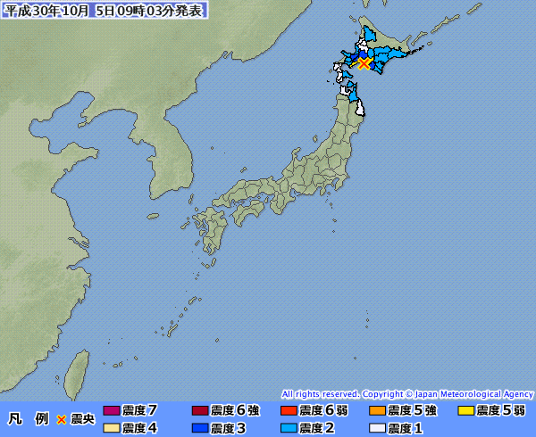 日本北海道5日上午發生規模5.3地震，震央在胆振地方中東部（打Ｘ處）很接近上月強震震央。 圖：翻攝日本氣象廳官網