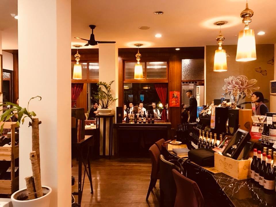 牡丹廷店內裝潢中西合璧，使人耳目一新。 圖：翻攝牡丹庭漢風料理臉書