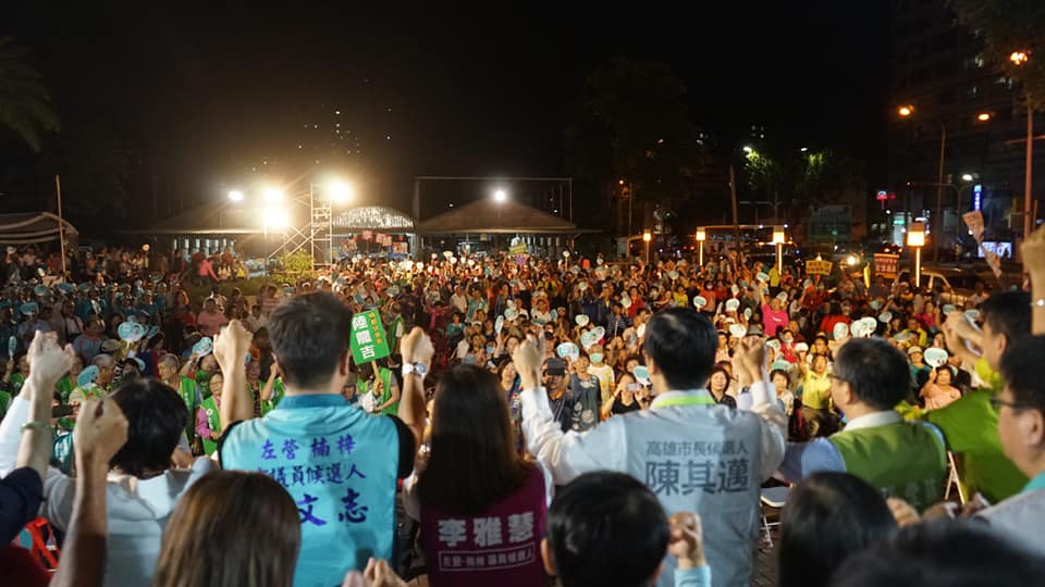 後援會成立大會現場湧進2000人，展現民進黨在楠梓的高昂士氣。 圖：陳其邁競選辦公室／提供