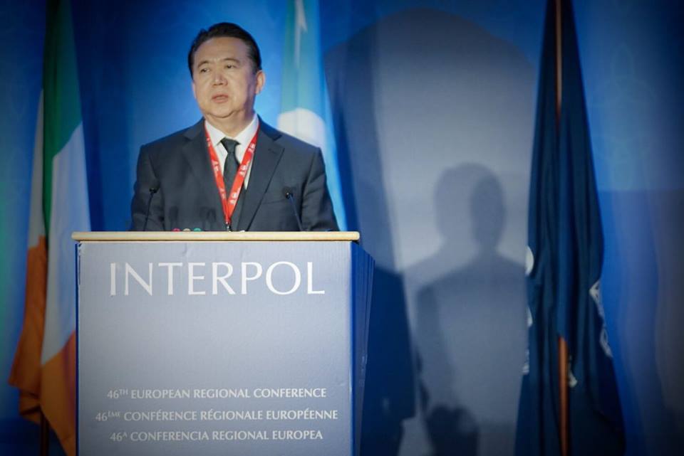 國際刑警組織中國籍主席孟宏偉返回中國一度下落不明，如今證實遭到調查，同時宣布立即辭去主席職務。 圖：翻攝國際刑警組織臉書