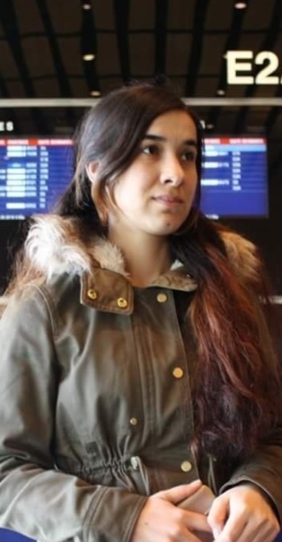 諾貝爾和平獎得主穆拉德（Nadia Murad）今天表示，她希望看見伊斯蘭國（IS）聖戰團體成員在法院接受司法審判，而非看見他們死亡。 圖：翻攝Twitter