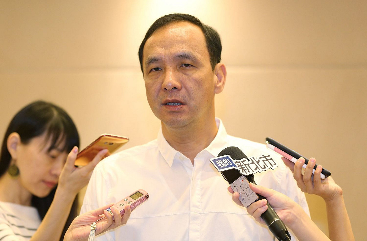 新北市長朱立倫上午表示，政院若有拿觀塘天然氣接收站換深澳電廠案，以挽救新北市長選情，這種考量無法獲新北市民認同。 圖：王峻昌/攝