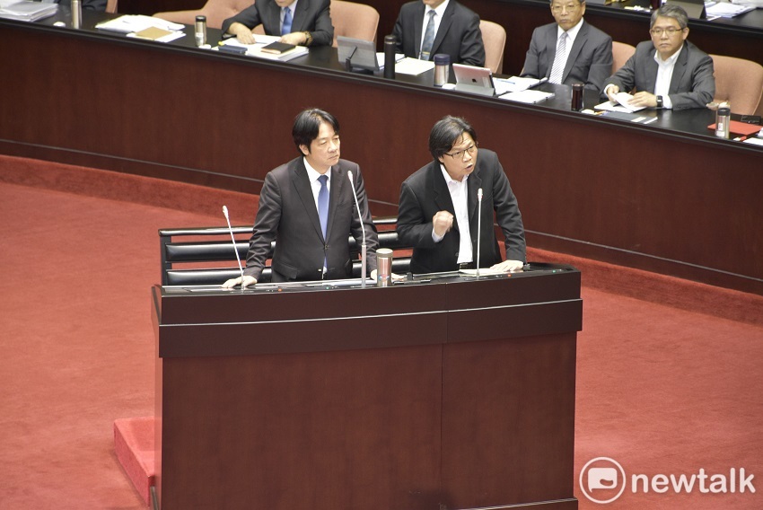 行政院長賴清德（左）今天率部會首長到立法院備詢。 圖：趙婉淳／攝