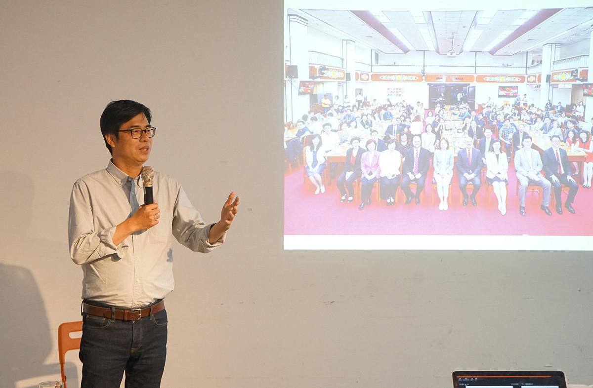 陳其邁委員座談中提到，未來他擔任市長後，會設立10億元規模的地方創生基金。 圖 : 陳其邁競選辦公室/提供